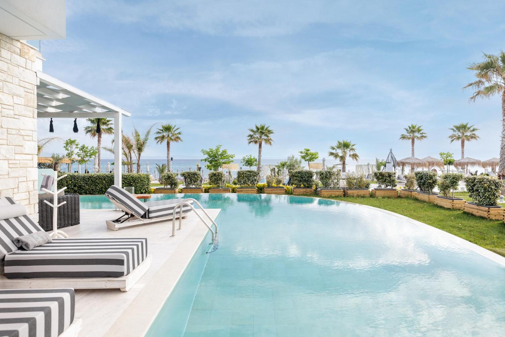 Blue Carpet Luxury Suites 페프코초리 외부 사진