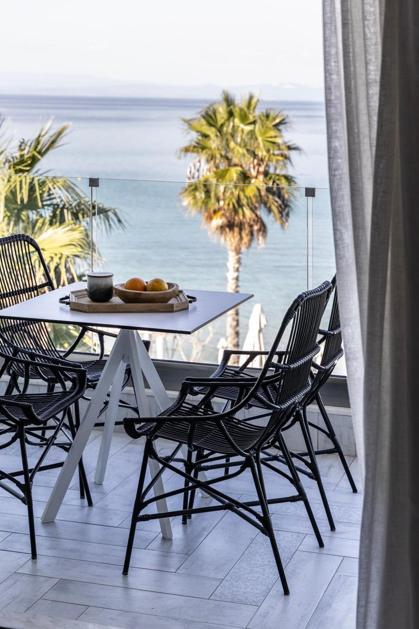 Blue Carpet Luxury Suites 페프코초리 외부 사진
